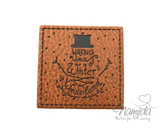 1 Stück – X-MAS KuNSTLEDER LABEL – WaLKinG in a WinTeR WonDeRLanD – AUFNÄHER MIT VORGEDRUCKTER NÄHNAHT – 40mm x 40mm Rabatt