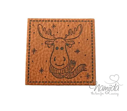 1 Stück – X-MAS KuNSTLEDER LABEL – ELCH – AUFNÄHER MIT VORGEDRUCKTER NÄHNAHT – 40mm x 40mm Kostenloser Versand