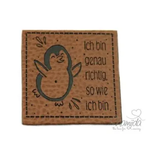 Heute Kaufen 1 Stück - KuNSTLEDER LABEL - PINGUIN - Ich bin genau...- AUFNÄHER MIT VORGEDRUCKTER NÄHNAHT - 40mm x 40mm