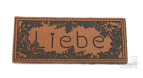 Premium 1 Stück – XL KuNSTLEDER LABEL (EIGENPRODUKTION NAMIJDA) LIEBE AUFNÄHER MIT VORGEDRUCKTER NÄHNAHT – 70mm x 30mm