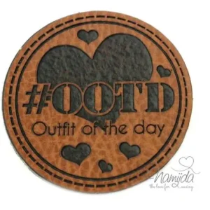 Hochwertig 1 Stück - KuNSTLEDER LABEL - OOTD HERZ - AUFNÄHER MIT VORGEDRUCKTER NÄHNAHT - Kreis 40mm