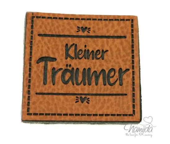 Top-Seller 1 Stück – XL KuNSTLEDER LABEL Kleiner Träumer – AUFNÄHER MIT VORGEDRUCKTER NÄHNAHT – 40x40mm