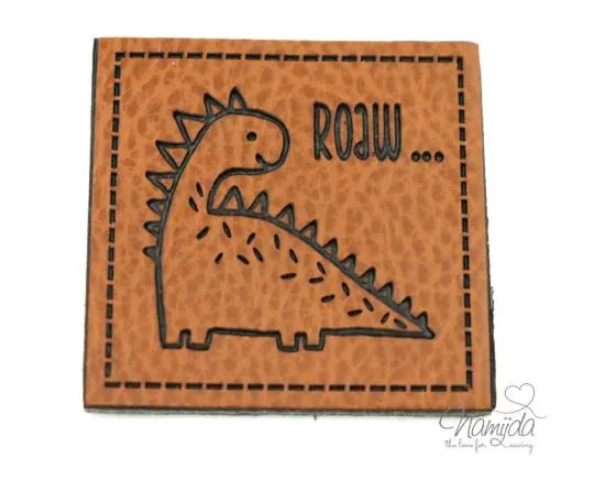 1 Stück – XL KuNSTLEDER LABEL DINO ROAW… – AUFNÄHER MIT VORGEDRUCKTER NÄHNAHT – 40x40mm Neuheit