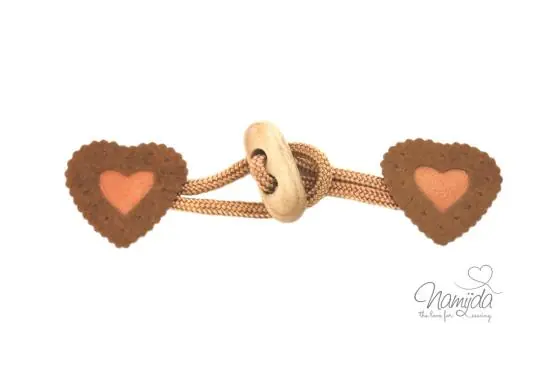 Heißes Angebot 1 Stück ♥ HERZ Dufflecoat-Verschluss f. Kinder – HeLLBRauN – Band Hellbraun – Knebelknopf – zweiteilig ♥