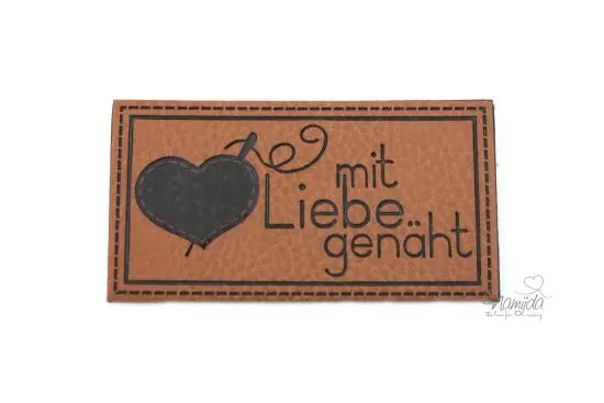 Neu 1 Stück – KuNSTLEDER LABEL – mit*Liebe*genäht – AUFNÄHER MIT VORGEDRUCKTER NÄHNAHT –  65mm x 35mm