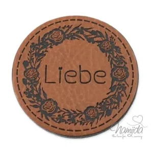 1 Stück - KuNSTLEDER LABEL - Liebe - AUFNÄHER MIT VORGEDRUCKTER NÄHNAHT - Kreis 40mm Highlight
