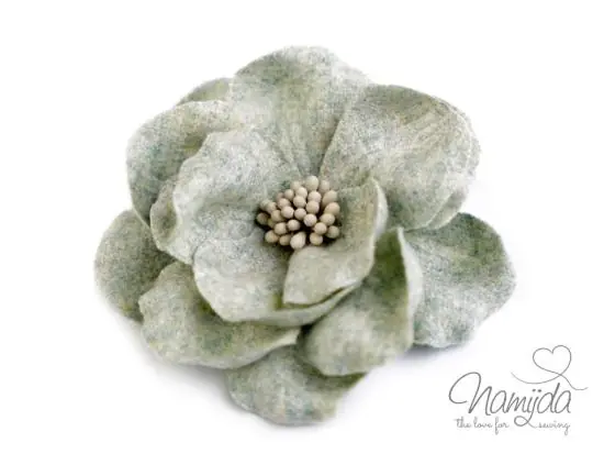 Sale 1 Stck. ♥ WoLLBLUME MIT STAUBBLäTTERN MINT – 6,5cm ♥