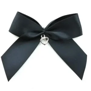 Geld-Zurück-Garantie 1 Stück - XL SATIN SCHLeife SCHwARZ MIT HERZ ANHÄNGER - 6,5cm