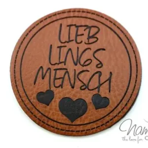 1 Stück - KuNSTLEDER LABEL LIEBLINGSMENSCH - KREIS - AUFNÄHER MIT VORGEDRUCKTER NÄHNAHT- 50mm x 50mm Garantierte Lieferung