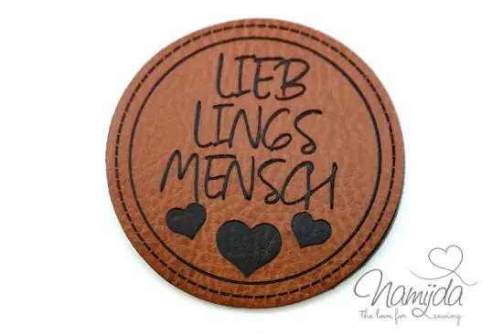 1 Stück – KuNSTLEDER LABEL LIEBLINGSMENSCH – KREIS – AUFNÄHER MIT VORGEDRUCKTER NÄHNAHT- 50mm x 50mm Garantierte Lieferung