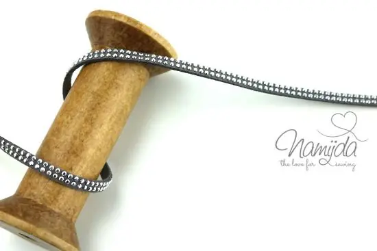 Heute Kaufen 1Mtr. ♥ Kunstleder Wildlederband DuNKELGRau – mit silbernen Dots ♥