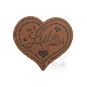 Rabatt 1 Stück - SOFT KuNSTLEDER LABEL - mit Liebe genäht! HERZ - AUFNÄHER MIT VORGEDRUCKTER NÄHNAHT- 45mm x 40mm