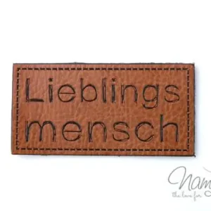 Kostenfreie Lieferung 1 Stück - XL KuNSTLEDER LABEL (EIGENPRODUKTION NAMIJDA) LIEBLINGSMENSCH AUFNÄHER MIT VORGEDRUCKTER NÄHNAHT - 60mm x 30mm