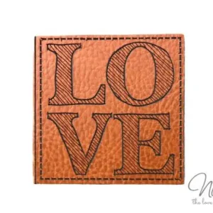 1 Stück - XL KuNSTLEDER LABEL LoVE - AUFNÄHER MIT VORGEDRUCKTER NÄHNAHT - 50x50mm Heißes Angebot