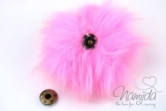 Solange Der Vorrat Reicht 1 Stück DRuCKKNOPF FeLLbommel – RoSA – 10cm