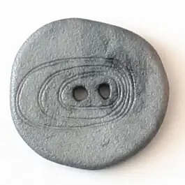 Jetzt Zugreifen Polyamidknopf unregelmäßig geformt mit 2 Löchern – Größe: 23mm – Farbe: grau – Art.Nr. 338712