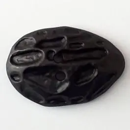 Polyamidknopf Mondlandschaft mit 2 Löchern – Größe: 40mm – Farbe: schwarz – Art.Nr. 400267 Abverkauf