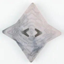 Polyamidknopf mit unebener Oberfläche und pfeilförmigen Löchern, kantig, 2 loch – Größe: 25mm – Farbe: beige – Art.Nr. 316703 Exklusiv