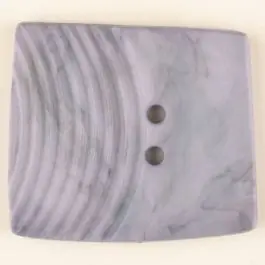 Polyamidknopf, marmoriert, eine Hälfte mit Rillen, die andere glatt, quadratisch, 2 loch – Größe: 30mm – Farbe: lila – Art.Nr. 345759 Geprüft