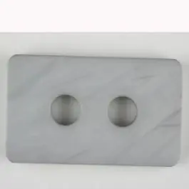 Kostenloser Versand Polyamidknopf rechteckig mit abgerundeten Ecken, 2-loch – Größe: 40mm – Farbe: grau – Art.Nr. 403700