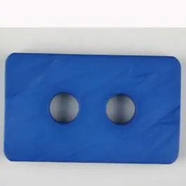 Im Trend Polyamidknopf rechteckig mit abgerundeten Ecken, 2-loch – Größe: 55mm – Farbe: blau – Art.Nr. 453705