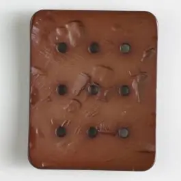 Polyamidknopf rechteckig mit 9 Löchern zur Individualisierung mit Garn – Größe: 54mm – Farbe: braun – Art.Nr. 400237 Beliebt