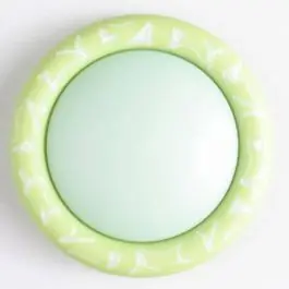 Kunststoffknopf mit eingraviertem Ornament am Rand mit Öse – Größe: 34mm – Farbe: grün – Art.Nr. 400101 Exklusiv