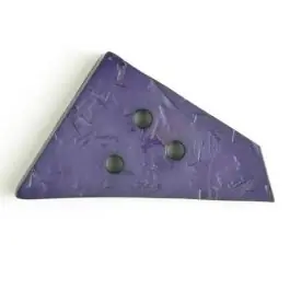 Kunststoffknopf ungewöhnliches Viereck mit Einkerbungen mit 3 Löchern – Größe: 70mm – Farbe: lila – Art.Nr. 450066 Online Kaufen