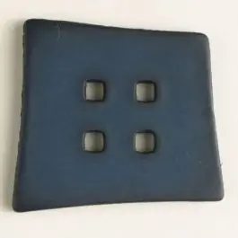 Super-Preis Kunststoffknopf Kopfkissenform mit 4 quadratischen Löchern – Größe: 55mm – Farbe: marineblau – Art.Nr. 400086