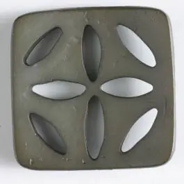 Geld-Zurück-Garantie Kunststoffknopf, quadratisch, mit 8 zapfenförmigen Löchern – Größe: 60mm – Farbe: braun – Art.Nr. 440071