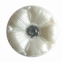 Heute Kaufen Knopf mit Straßstein umhüllt von geflochtenem Rand – Größe: 11mm – Farbe: weiß – Art.Nr. 330602