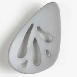 Sofort Bestellen Kunststoffknopf, oval mit 5 unterschiedlich großen, tropfenförmigen Löchern – Größe: 70mm – Farbe: grau – Art.Nr. 450110