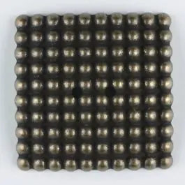 Vollmetallknopf, mit noblen „Perlen“ bestückt, quadratisch, 2 loch – Größe: 34mm – Farbe: altmessing – Art.Nr. 380327 Bestpreis