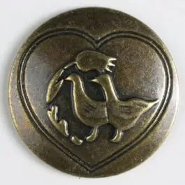 Vollmetallknopf mit glücklichen Enten in eingefrästem Herz, mit Öse – Größe: 30mm – Farbe: altmessing – Art.Nr. 370203 Letzte Chance